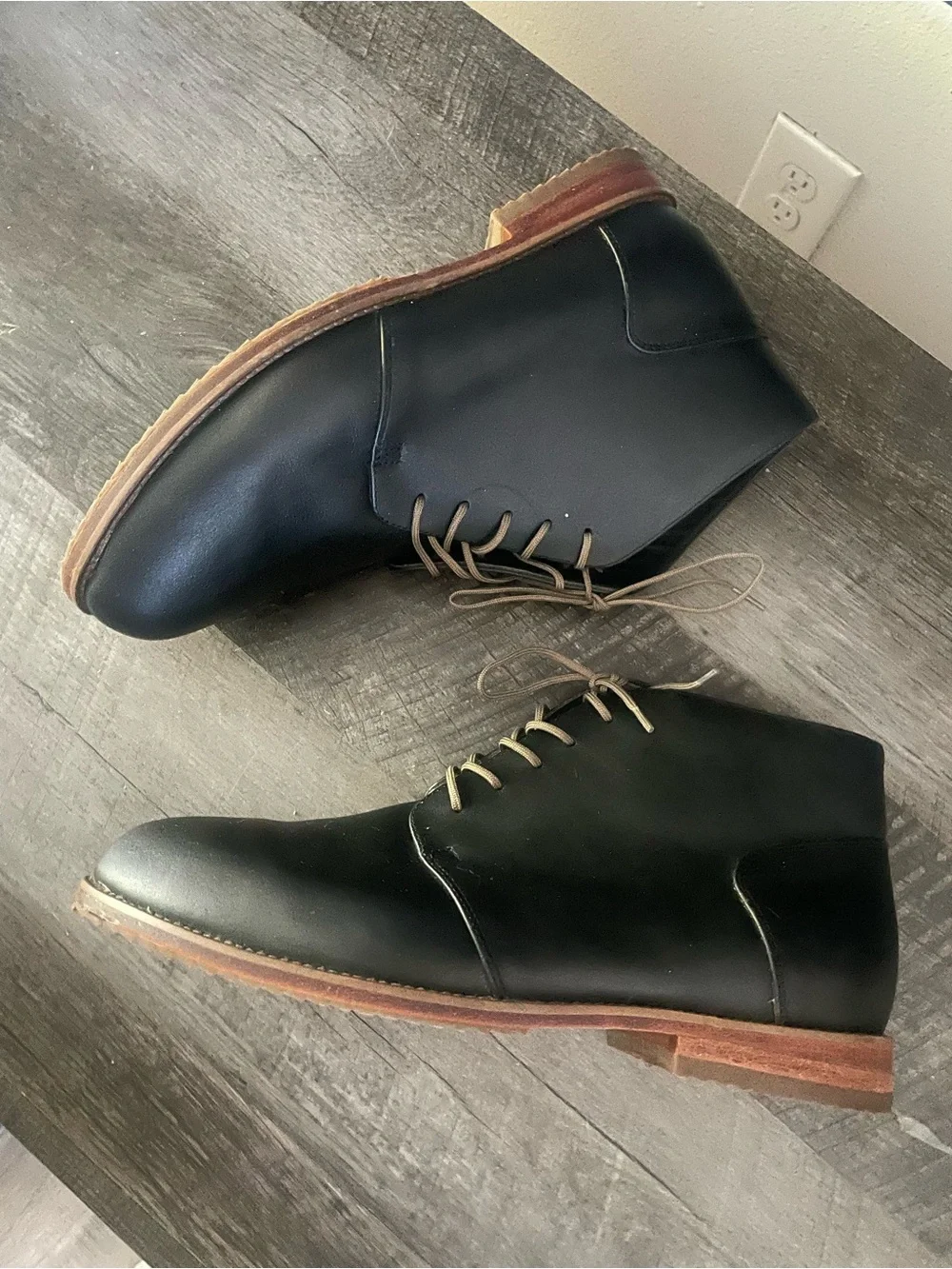 Nisolo Black Leather Chukka Boots with Tan Laces Size 8.5